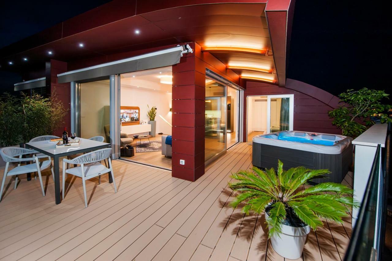 The Q Superior - A Penthouse With Jacuzzi And Sauna Rovinj Exterior photo